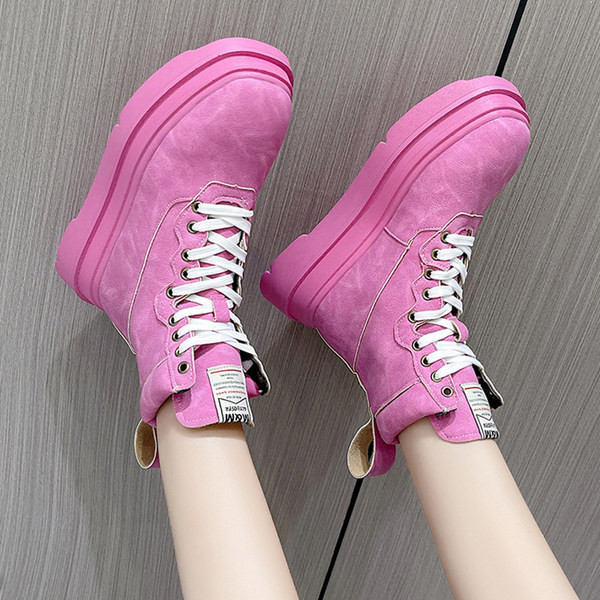 Дамски боти с дебела подметка връзки и емблема