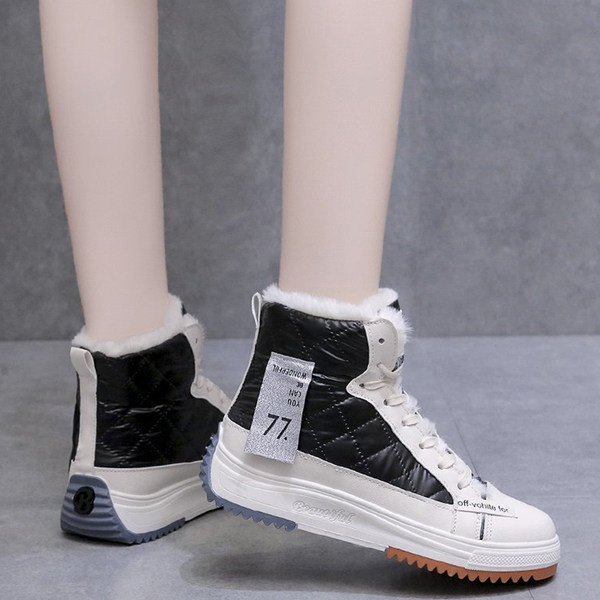 Ženske čizme s toplom postavom i vezicama