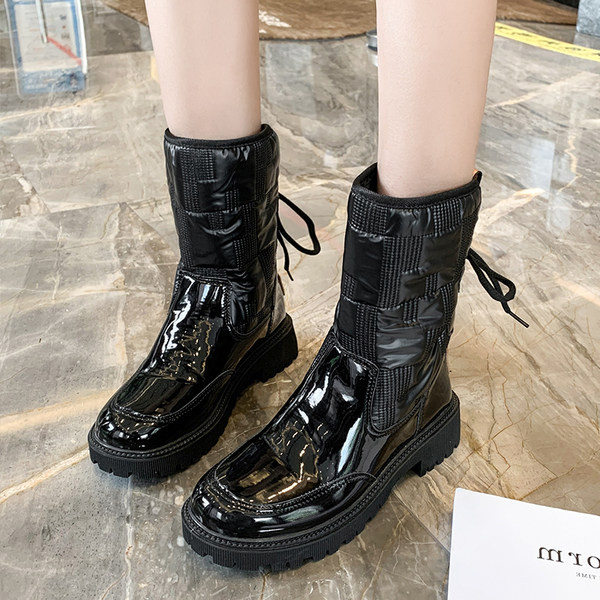 Lakirane čizme s vezicama i amblemom za žene