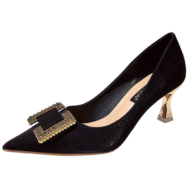 Moderni model cipela na špic s kopčom