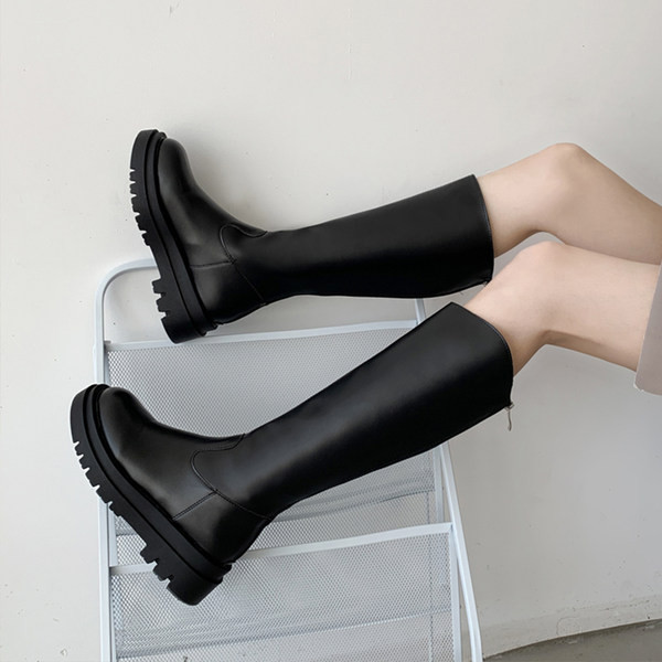 Kožne čizme s grubim potplatom i patentnim zatvaračem za žene