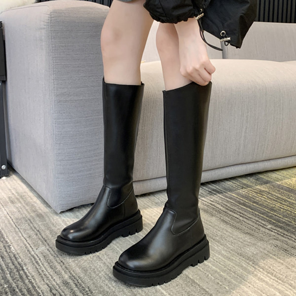 Kožne čizme s grubim potplatom i patentnim zatvaračem za žene