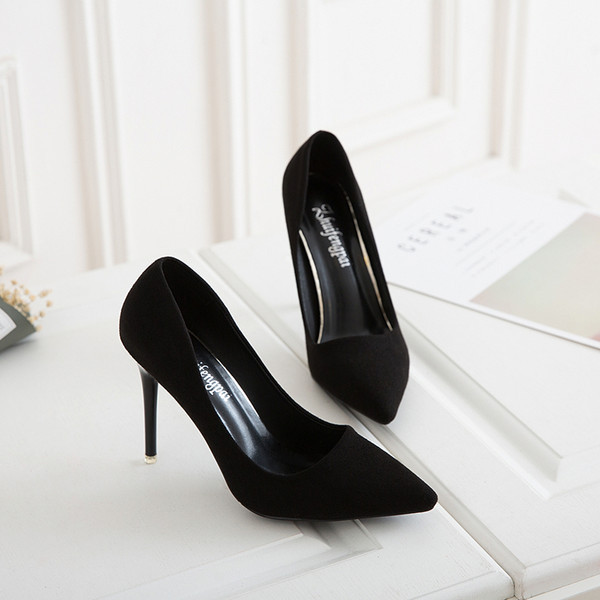 Elegantni ženski model cipela na špic od eko brušene kože