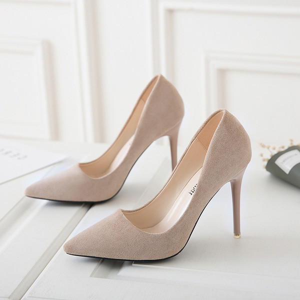 Elegantni ženski model cipela na špic od eko brušene kože