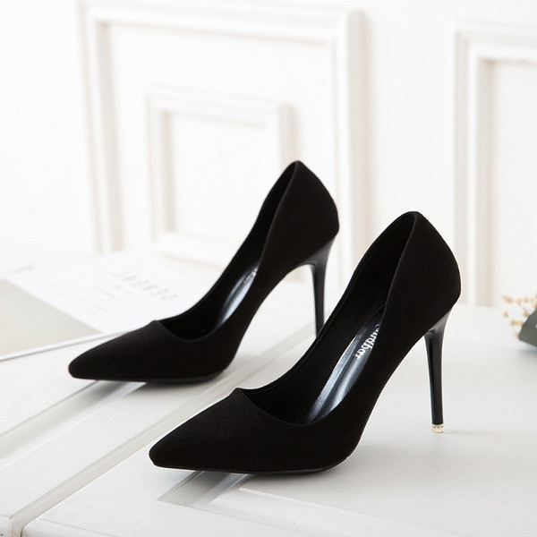 Elegantni ženski model cipela na špic od eko brušene kože