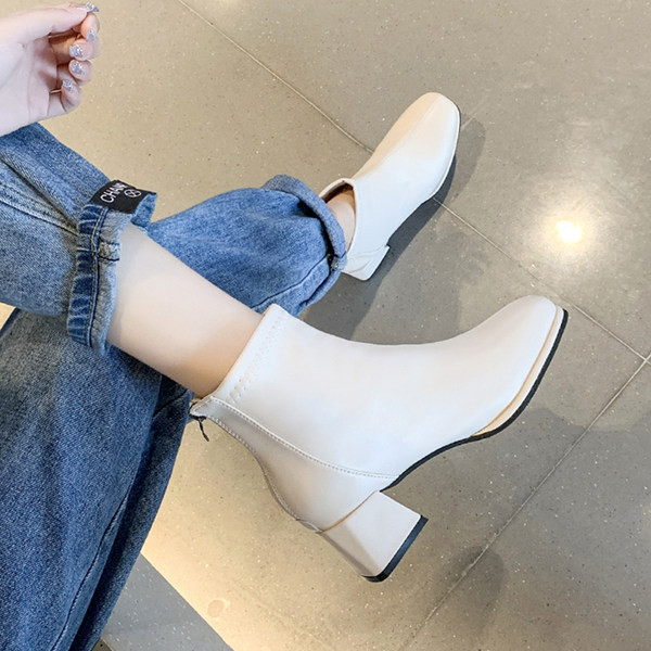 Novi model kožnih čizama sa debelom petom