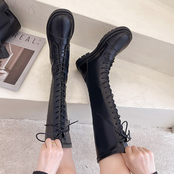 Ženske čizme od umjetne kože s vezicama i grubim potplatom