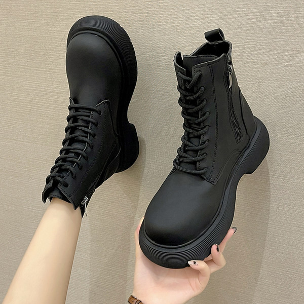 Ležerne čizme s patentnim zatvaračem i vezicama u dvije boje