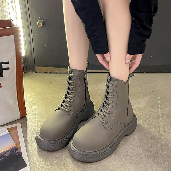 Ležerne čizme s patentnim zatvaračem i vezicama u dvije boje