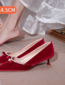 Ženske cipele od crvenog eko antilopa s perlama i trakom