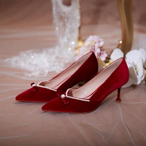 Ženske cipele od crvenog eko antilopa s perlama i trakom