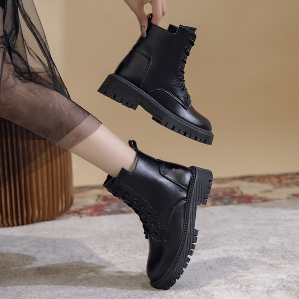 Kožne ženske zimske čizme sa vezicama u crnoj boji