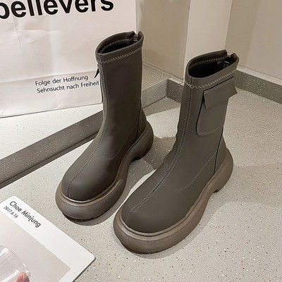 Novi model ženskih čizama sa đonom od 4 cm