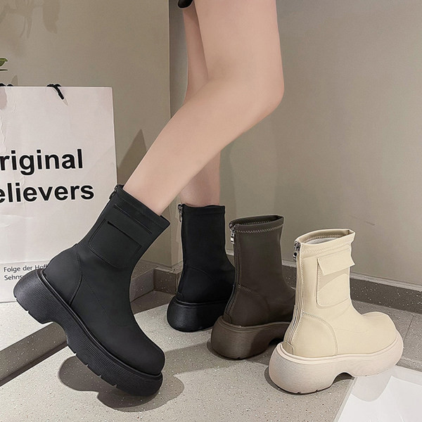 Novi model ženskih čizama sa đonom od 4 cm