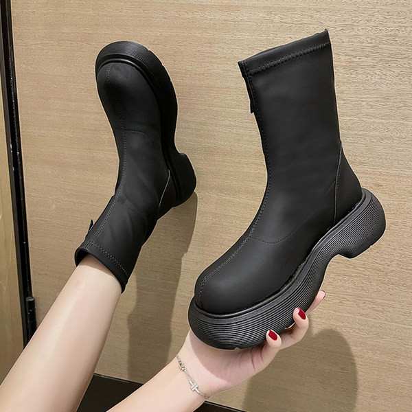 Novi model ženskih čizama sa đonom od 4 cm