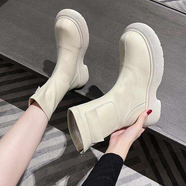 Novi model ženskih čizama sa đonom od 4 cm