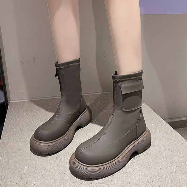 Novi model ženskih čizama sa đonom od 4 cm