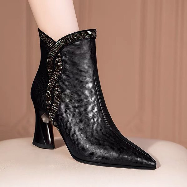 Ženske kožne čizme s visokom petom 7 cm i ukrasnim kamenčićima