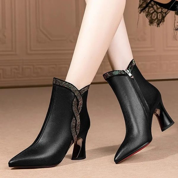 Ženske kožne čizme s visokom petom 7 cm i ukrasnim kamenčićima