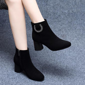 Elegantne ženske čizme s kopčom od eko brušene kože na petu