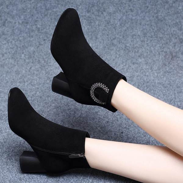 Elegantne ženske čizme s kopčom od eko brušene kože na petu