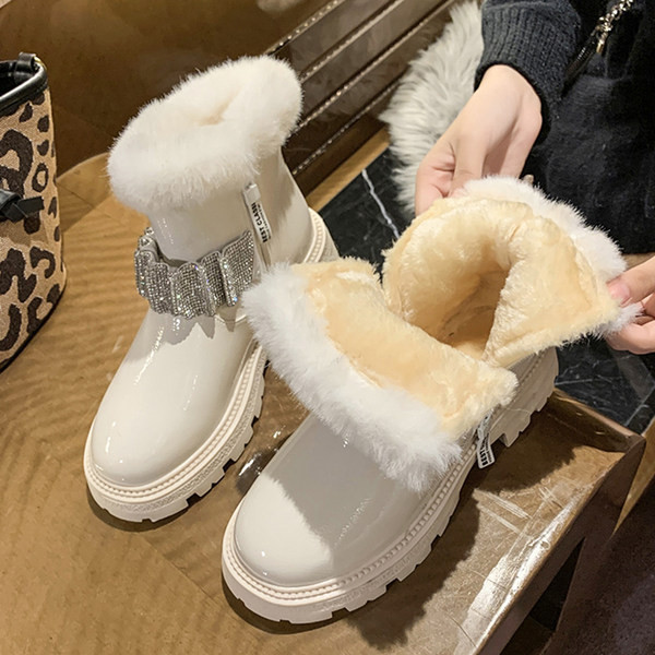 Ženske čizme s toplom postavom i kamenčićima