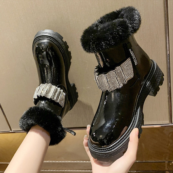 Ženske čizme s toplom postavom i kamenčićima