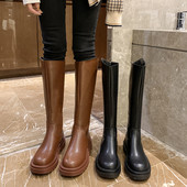 Ženske kožne čizme s ravnim đonom