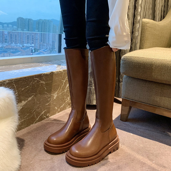 Ženske kožne čizme s ravnim đonom