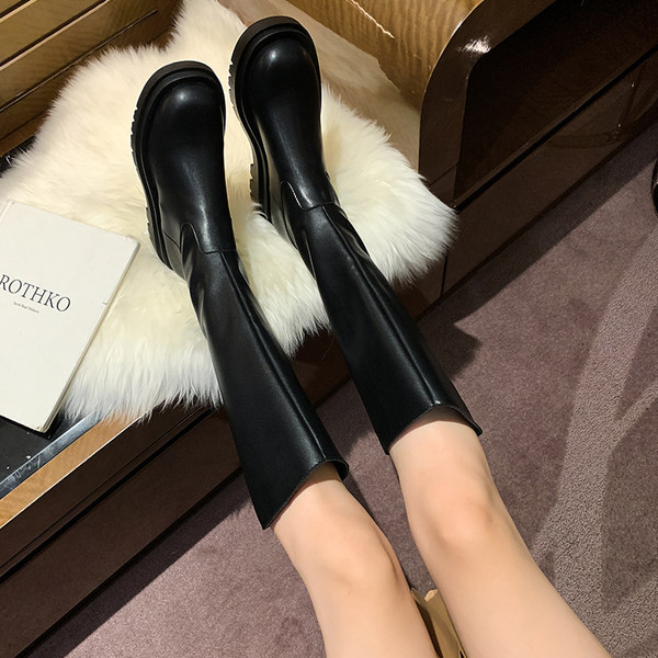 Ženske kožne čizme s ravnim đonom