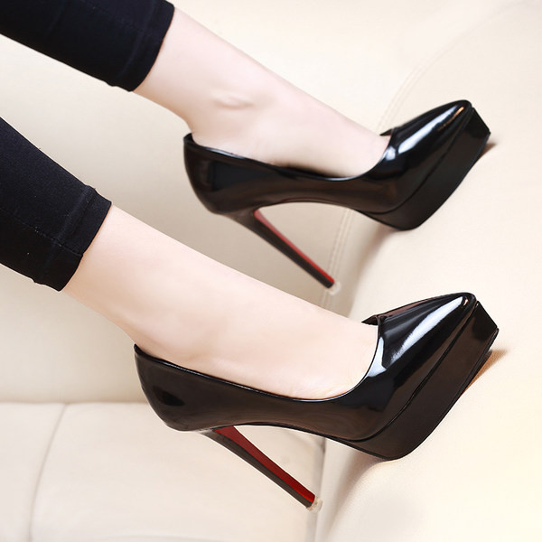Ženske lakirane cipele na špic na visoku petu 12 cm