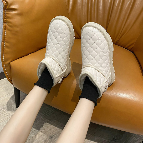 Ženske čizme od eko kože sa vezom