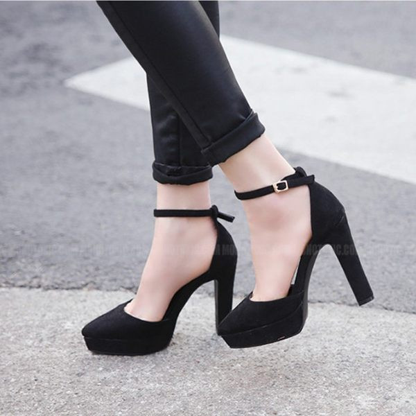 Ženske cipele s visokom petom i remenom