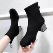 Novi model tekstilnih čizama sa sjajnim efektom i niskom debelom petom