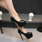 Visoki model ženskih cipela na petu i platformu