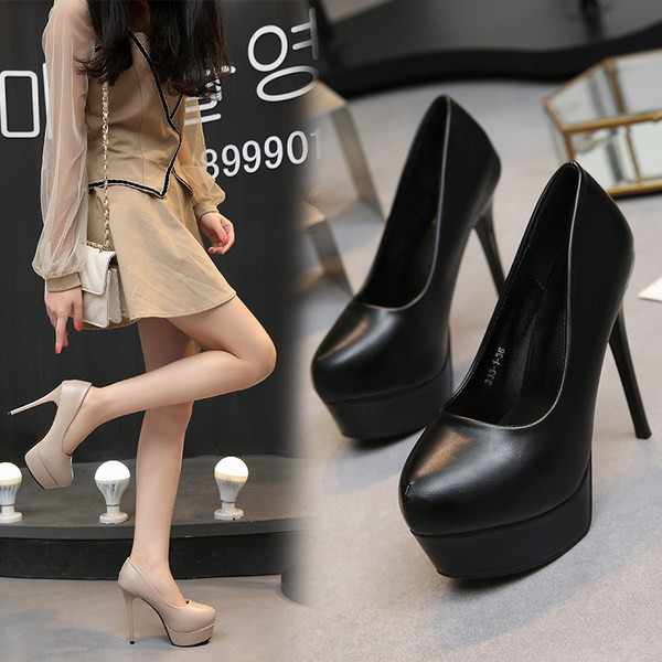 Visoki model ženskih cipela na petu i platformu
