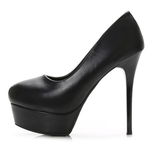 Visoki model ženskih cipela na petu i platformu