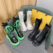 Moderne lakirane čizme s vezicama