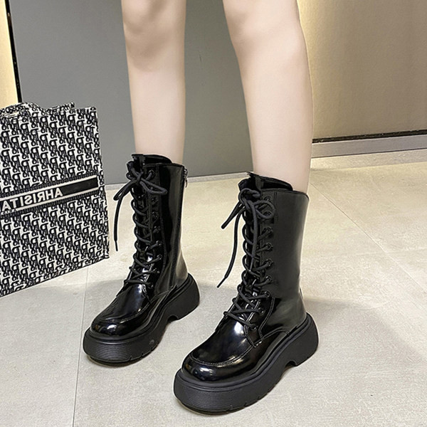 Moderne lakirane čizme s vezicama