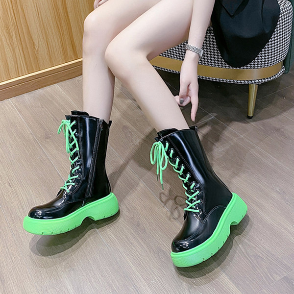 Moderne lakirane čizme s vezicama