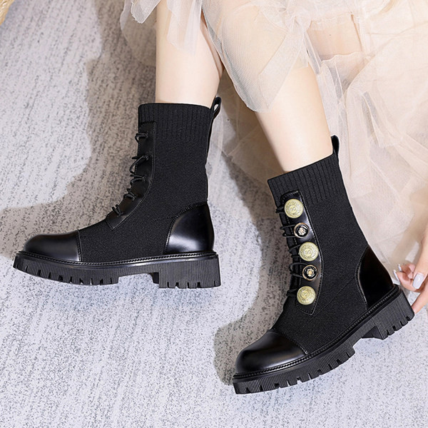 Moderne ženske kubanke sa ukrasnim zlatnim gumbima