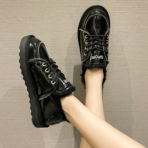 Ležerne lakirane cipele s toplom postavom