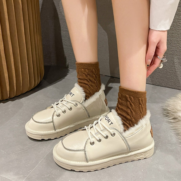 Ležerne lakirane cipele s toplom postavom