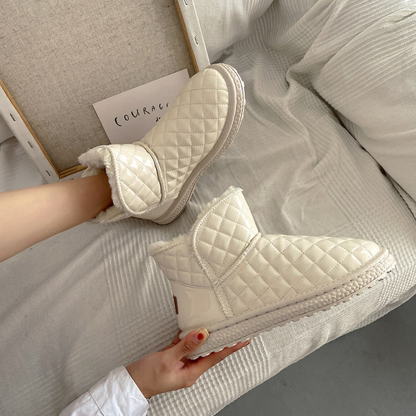 Ženske zimske čizme od proštepane kože i mekane postave