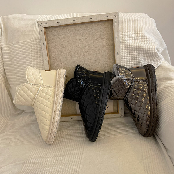 Ženske zimske čizme od proštepane kože i mekane postave