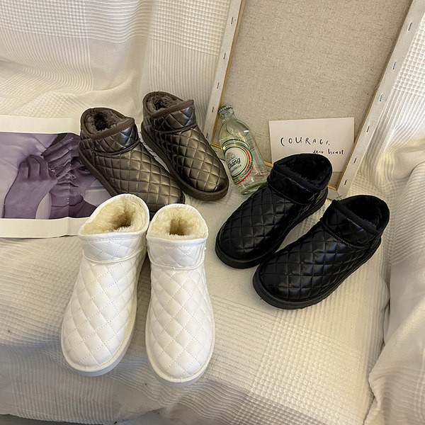 Zimske čizme od proštepane eko kože sa toplom postavom od eko dlake