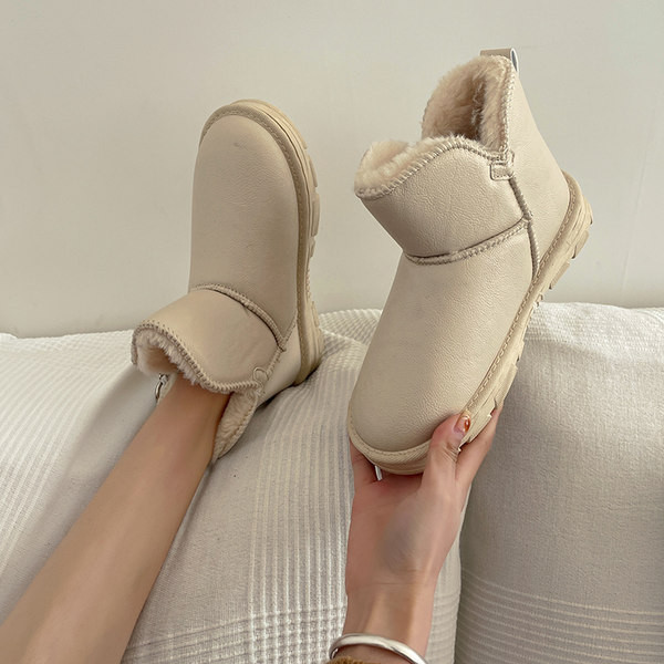 Vodootporne zimske čizme s patentnim zatvaračem i toplom postavom