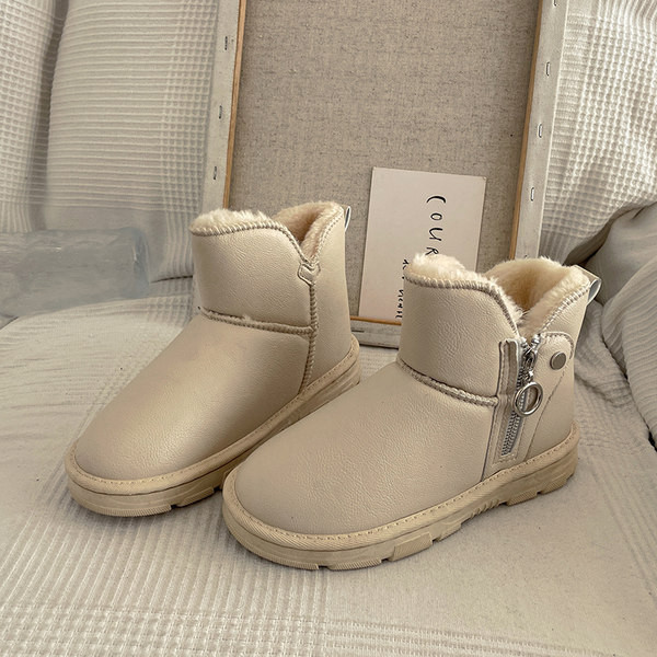 Vodootporne zimske čizme s patentnim zatvaračem i toplom postavom