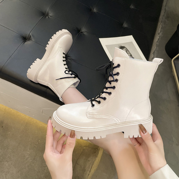 Ženske čizme od eko kože sa vezicama - u dvije boje