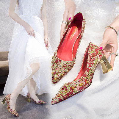 Дамски текстилни обувки в червен цвят с декорация перли